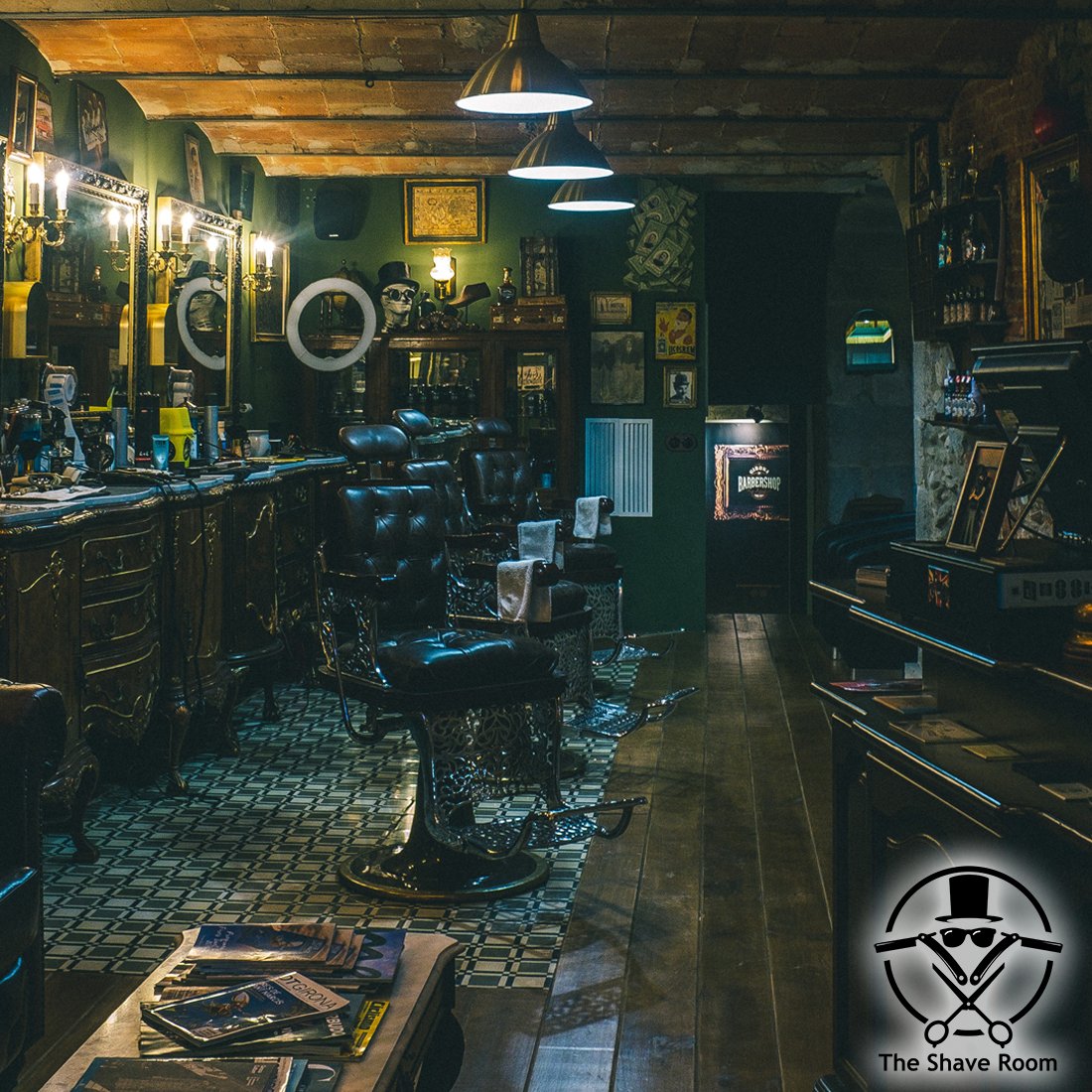 Love the look of this shop in Espanya!

theshaveroom.com⠀
___________________________⠀
#barber #barbers #barbergame #barbergang #barberlife #barbershop #barbershopconnect #barbering  #barberworld #barberlifestyle #barberpost #barberconnect #barberconnect #barbershops