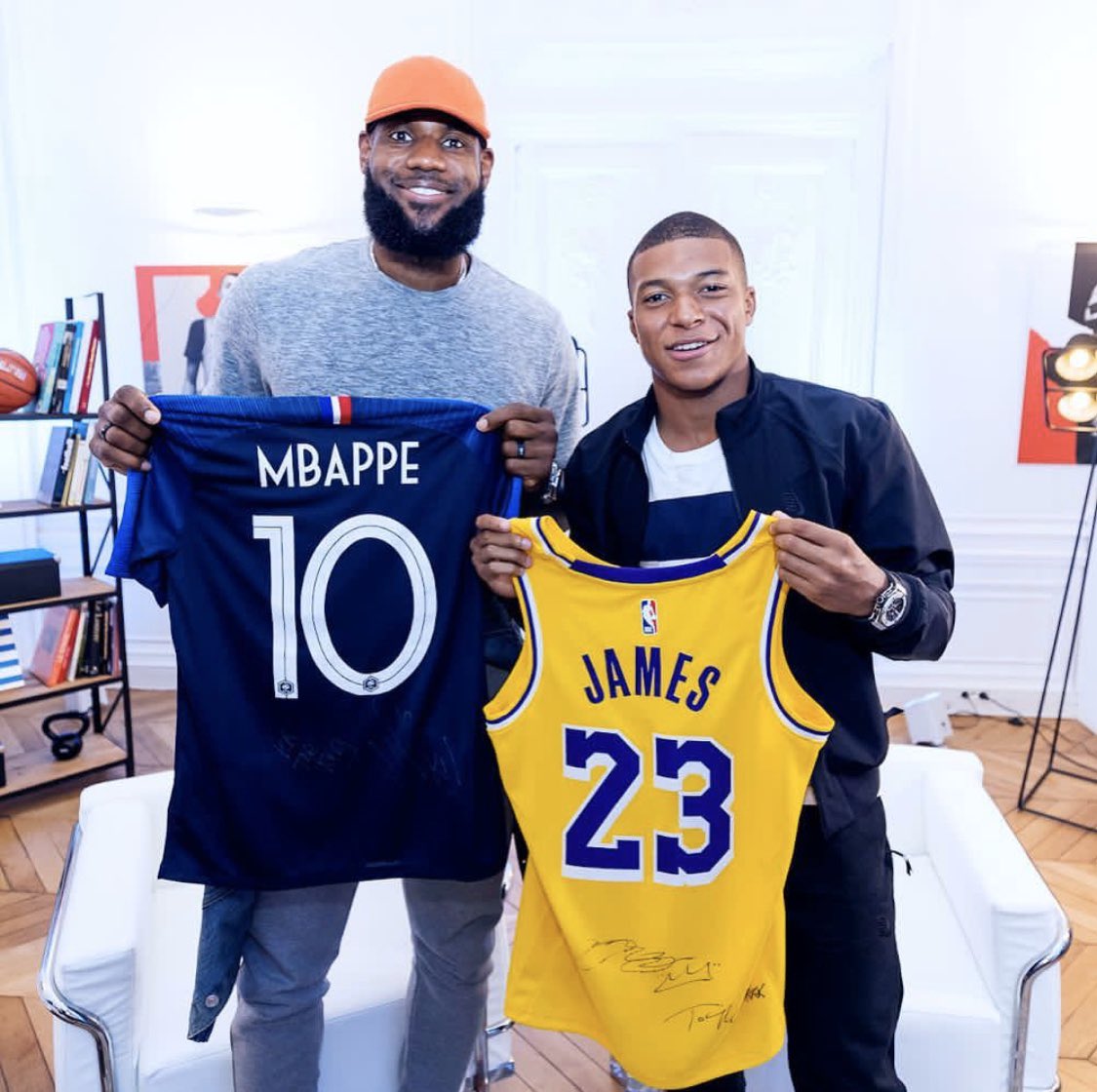 KMbappe's tweet photo. Happy birthday King 👑🏀 @KingJames https://t.co/d0qBLYFDiT