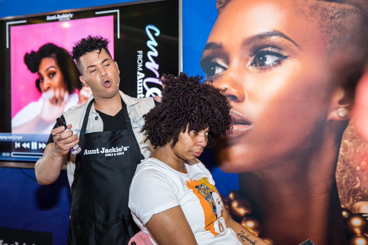 ctnaturally's tweet photo. Educate then Elevate! 

We want to thank every hairstyles at the #CTNHF19 for educating our naturalistas to elevate their knowledge on hair care. 

•
•

If you share our stories and live videos on the day then you know we had more than 3 big chops. https://t.co/J2DalGx6r9
