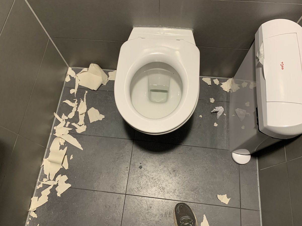 AnetteMegaughin's tweet photo. @McDonalds @McDonaldsNL #mcdonaldsgroningen when you have just spend nearly €60 for a meal for 5 people and are then charged an extra €2,50 to all use the toilets, you would expect to find the toilets in a better state than this! #disgustingtoilets #Groningen #rippoff https://t.co/7tsYzJxNxB