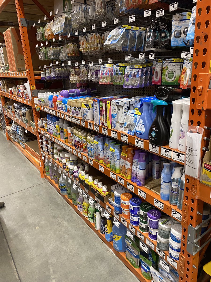 ZachGreenough's tweet photo. Nice to come back from Vac to a clean store and bays stuffed with product! 1303 Associates have been busy! #Q4SHELFIE #1303Unstoppableas1 @jennwhite_ @shannonD2861303 @LohrySteven @EricWalkerHD https://t.co/5BpB6WLFMC