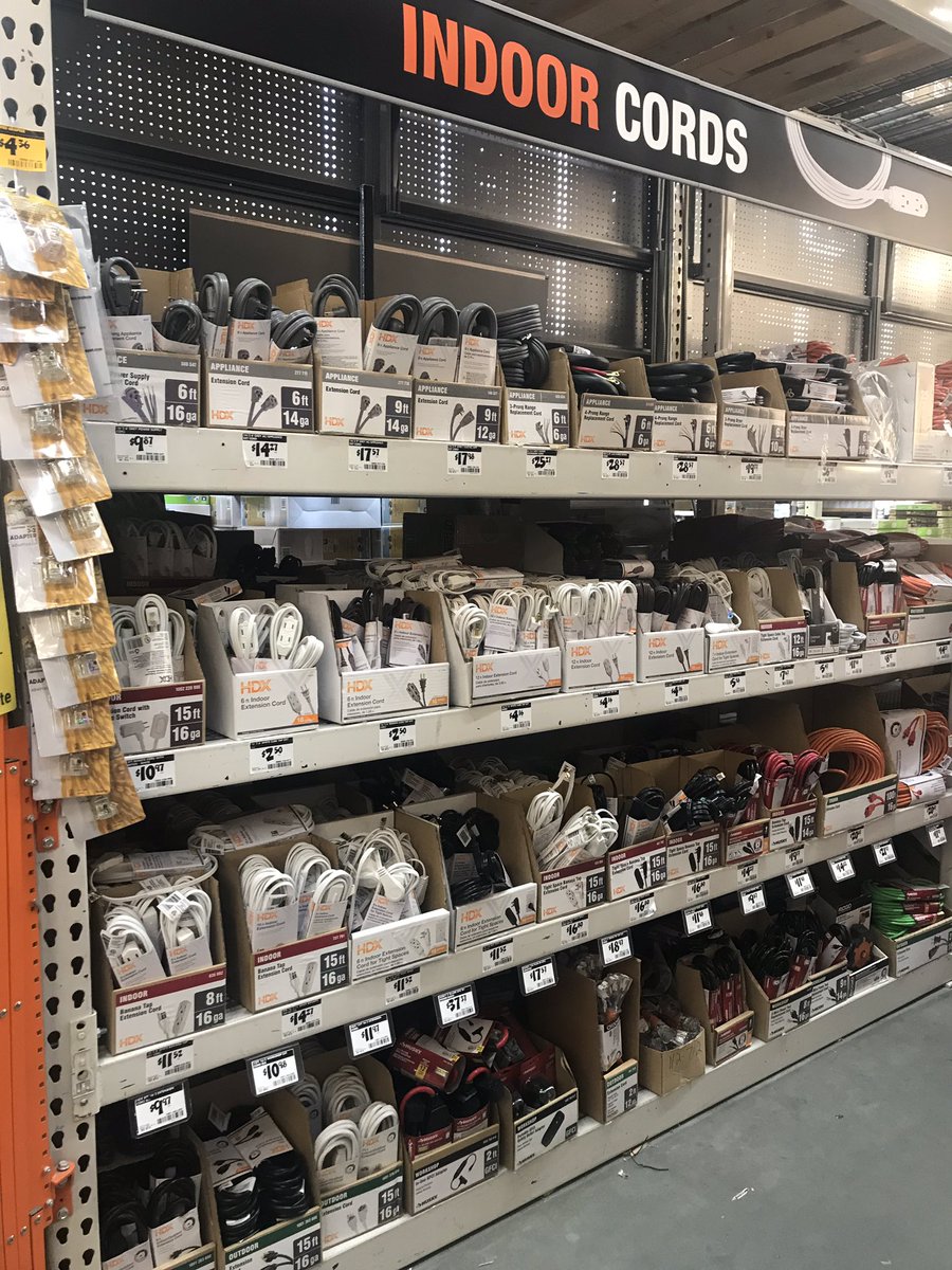 ZachGreenough's tweet photo. Nice to come back from Vac to a clean store and bays stuffed with product! 1303 Associates have been busy! #Q4SHELFIE #1303Unstoppableas1 @jennwhite_ @shannonD2861303 @LohrySteven @EricWalkerHD https://t.co/5BpB6WLFMC