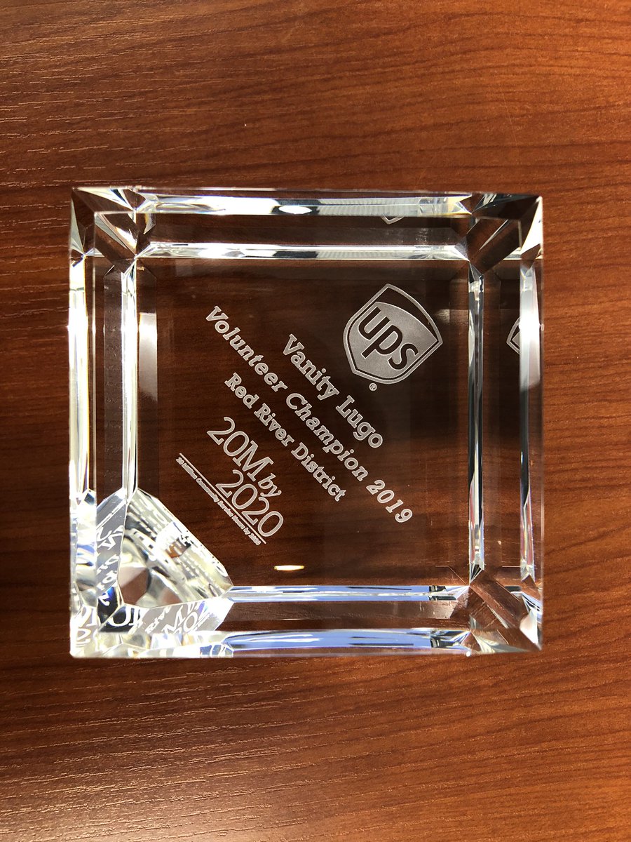 UPSers_rbrown3's tweet photo. South OPS has made it official Vanity Lugo (Willowbrook Preload Manager) was awarded 2019 Volunteer Champion of the Year. Award presented by OPS Manager Beth Johnson. Vanity thank you for all you do to impact our communities in the Metro HOUSTON area. Simply Amazing❣️👍🏽👏📸🔑❤️ https://t.co/TTTVZejaUG