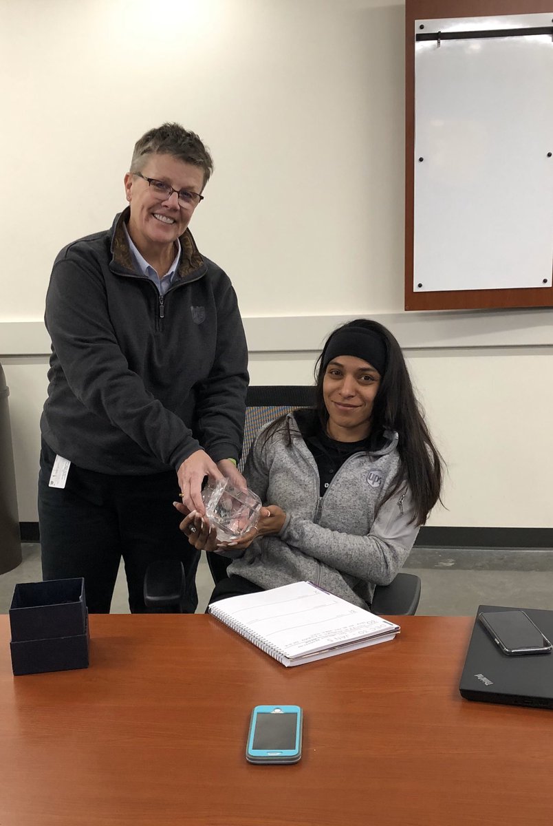 UPSers_rbrown3's tweet photo. South OPS has made it official Vanity Lugo (Willowbrook Preload Manager) was awarded 2019 Volunteer Champion of the Year. Award presented by OPS Manager Beth Johnson. Vanity thank you for all you do to impact our communities in the Metro HOUSTON area. Simply Amazing❣️👍🏽👏📸🔑❤️ https://t.co/TTTVZejaUG