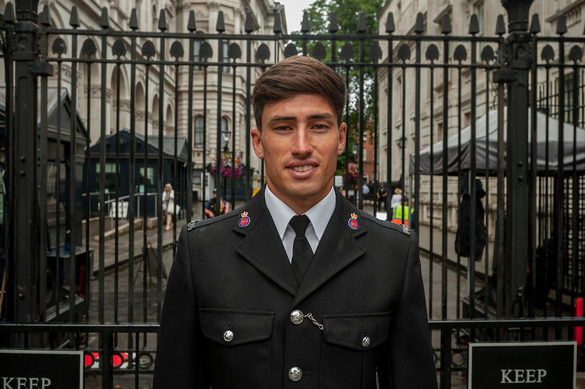 #2019Highlights: A Surrey Police officer who detained a knife carrying teen – stopping him attacking a family - was nominated for The National Police Bravery Awards. PC George Bell’s fast decision making helped calm a chaotic scene. polfed.org/surrey/news/20… #PoliceBravery