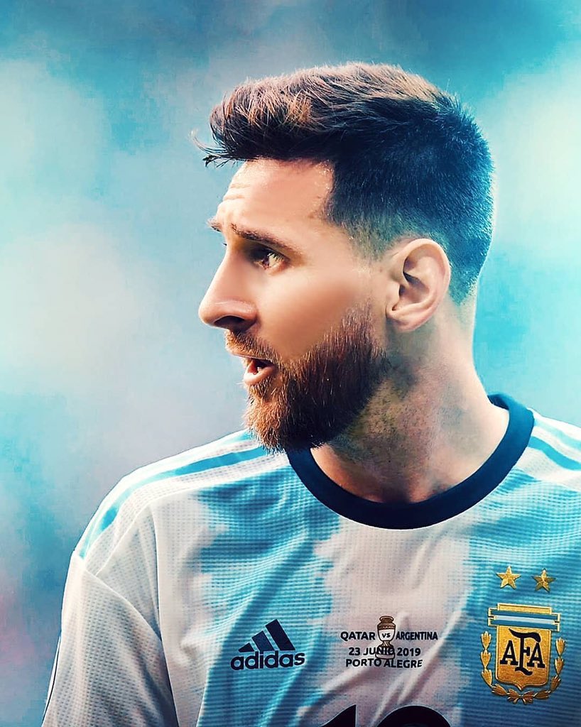 MotivacionesF's tweet photo. La tierra tiene 4,5 mil millones años y fuimos afortunados de haber nacido en la época del mejor futbolista de todos los tiempos. https://t.co/wIU51VreYS