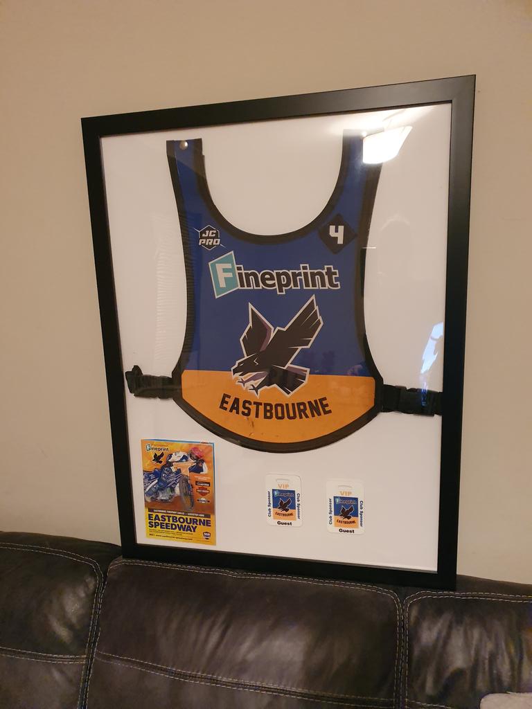 letic_r's tweet photo. So excited to get my @LewisKerrRacing race jacket framed!! @eastbournespeed #ute https://t.co/P06MtYwKRZ