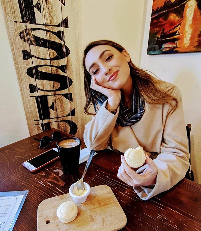 Sleep>Eat>Food coma>What day is it?> Repeat.... #tistheseason 🧣