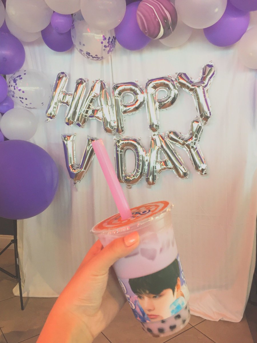 BTSmarylandARMY's tweet photo. for winter break, I went down to Florida and was lucky enough to drop by @95withloveโs taehyung cupsleeve event ๐๐ซ it was absolutely so cute! โบ๏ธ thank you for the lovely event #vantaebnORL #HappyBirthdayTaehyung #HappyTaehyungDay #HappyVDay #HappyTaetaeDay https://t.co/FWCZkrR1XF