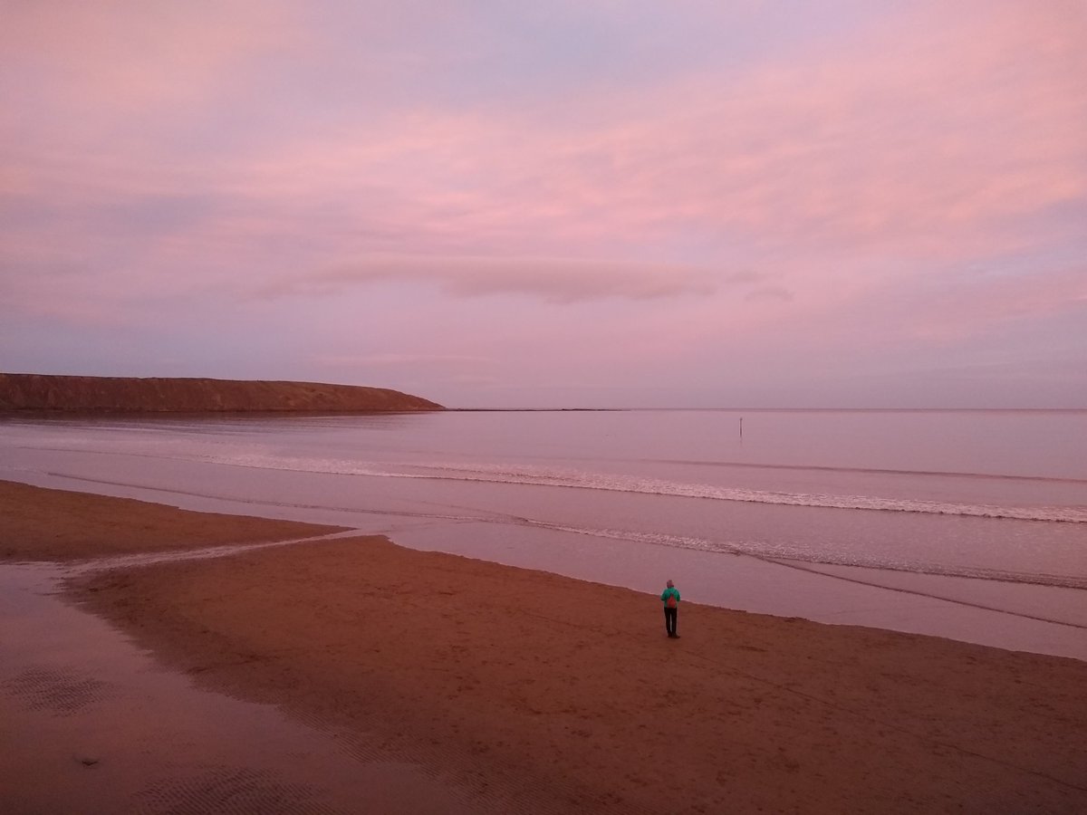 FileyFlat1's tweet image. Sun going down on #Filey beach