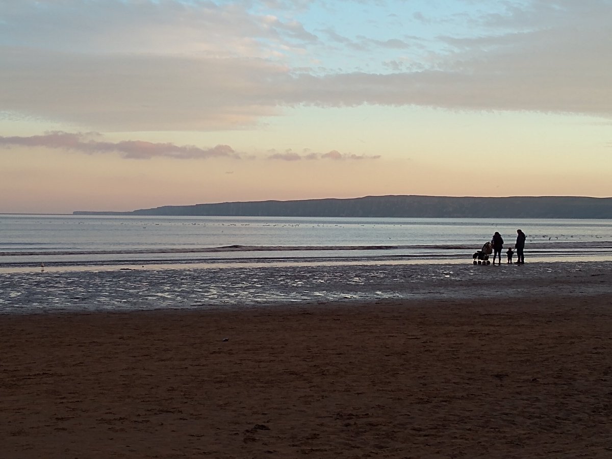 FileyFlat1's tweet image. Sun going down on #Filey beach