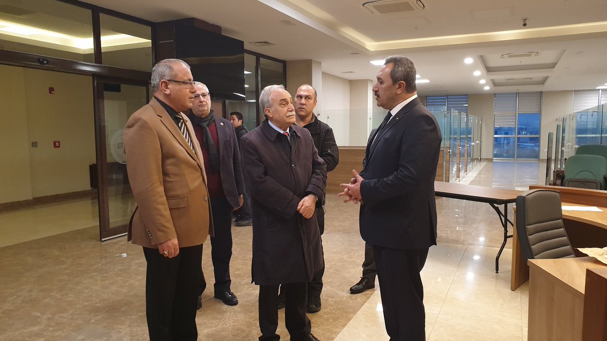 Borsamızı ziyarete gelen geçmiş dönem Tarım ve Orman Bakanımız olan Ş.Urfa Ak Parti Milletvekilimiz Sn <a href="/aefakibaba/">Dr. Ahmet Eşref FAKIBABA</a> 'ya YKB @mesekayaa kurumumuzun faaliyet alanları hakkında bilgi verdi. <a href="/isakizildemir/">İSA KIZILDEMİR</a> @Nusretkara17