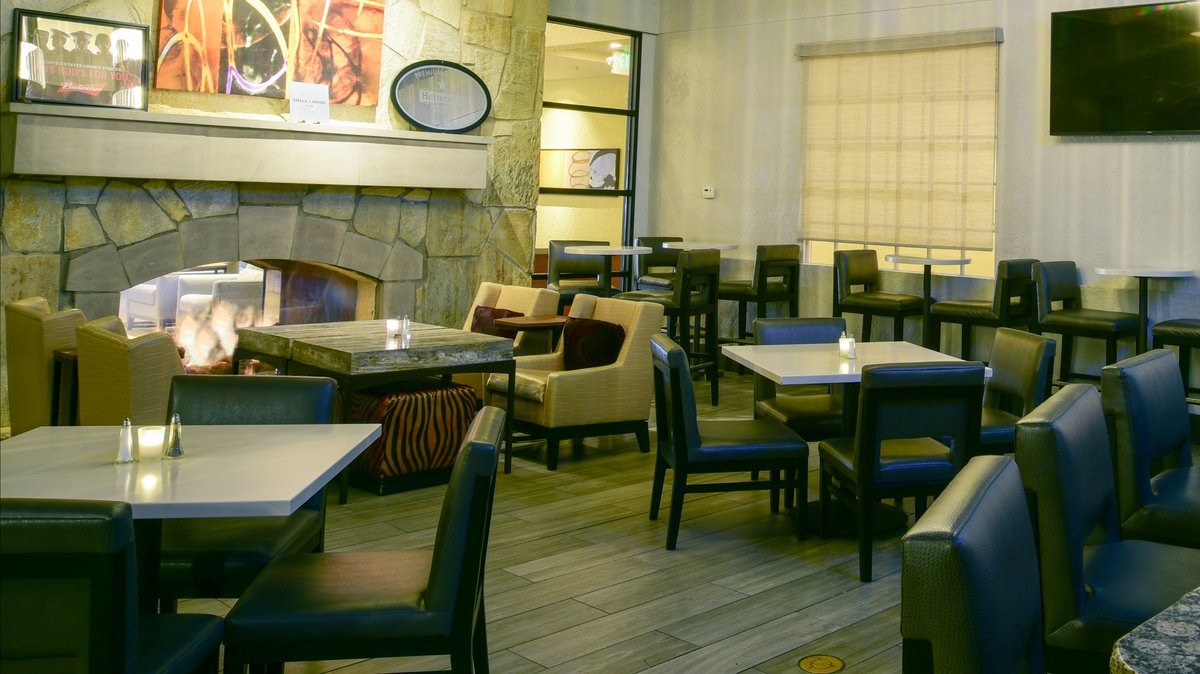 DT_SaltLakeCity's tweet image. Pop into #TheClub, our #firesidelounge, and enjoy a drink and some light fare. A great way to end the day in #SaltLakeCity. bit.ly/2R8LhTo #VisitSaltLakeCity #VisitUtah #SaltLakeCityHotel #SaltLakeCityDrinks