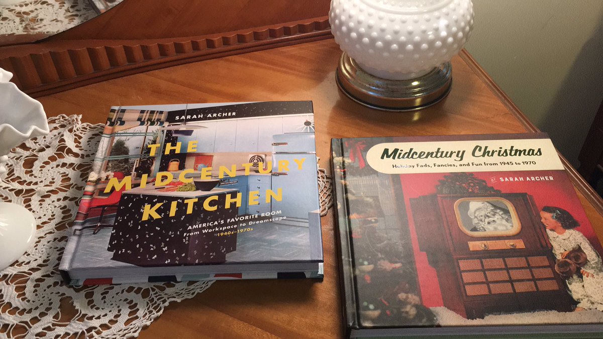 suzannezbornak's tweet photo. Best. Christmas. Ever. @Sarcher #EverythingsBetterVintage #MidcenturyKitchen https://t.co/rJEhRr5Jei