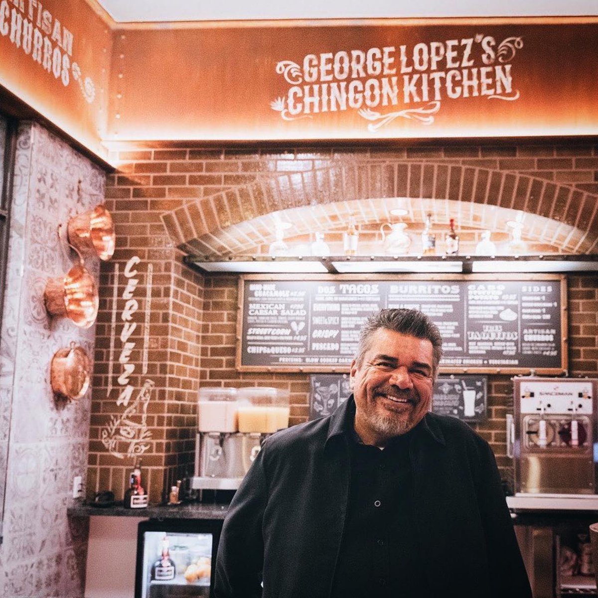 lopezfoundation's tweet photo. As the year comes to a close...do yourself a favor and stop by @thebrewshall @ChingonKitchen @georgelopez #brewingco for great food & beer and a good time. Perfect way to start the new year! #ChingonKitchen #GeorgeLopezBrewing #ChingonSalsa #TheBrewsHall #Foodies https://t.co/wd9POkNQ6O