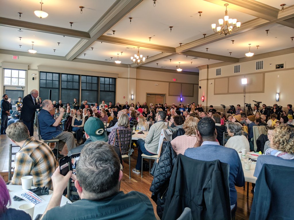 mistyrebik's tweet photo. Good morning from Dallas County, IA where on a Monday morning every seat is filled and it's standing room only at Brunch with @BernieSanders. 

#IACaucus #PresidentSanders https://t.co/sNPNXicjJU