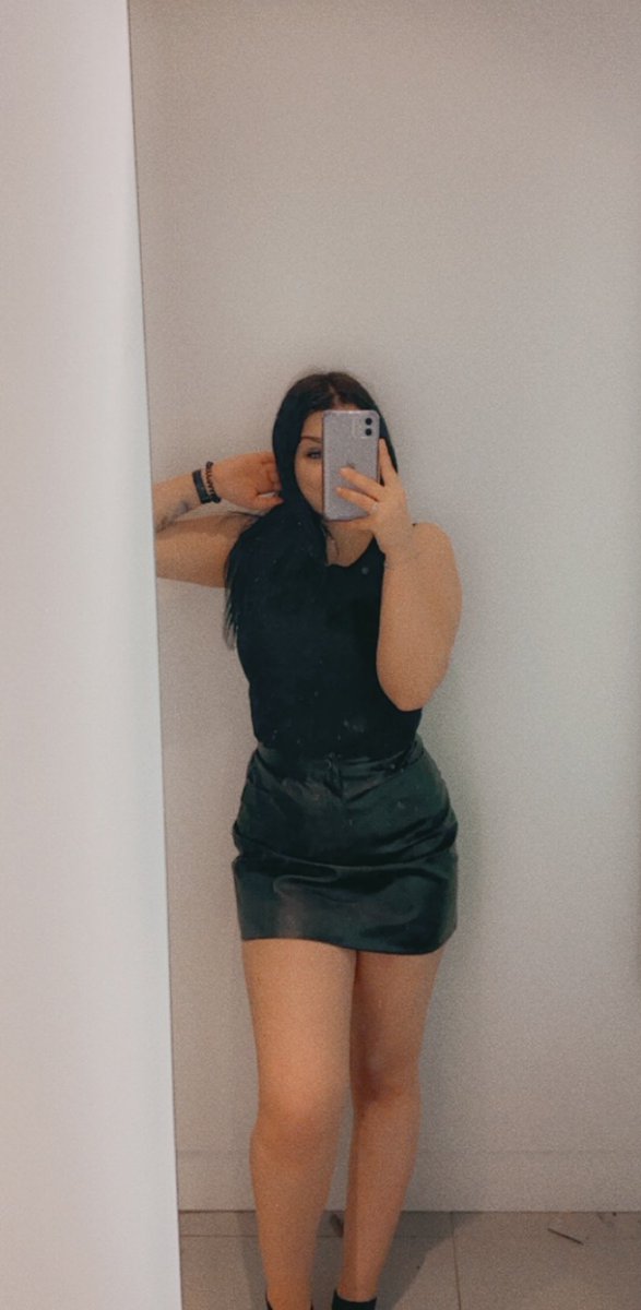 cristina_vu's tweet photo. Fav outfit🥰 https://t.co/Ky8heCTaVT