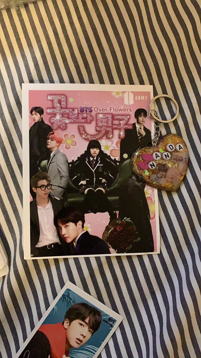 nandayeyo's tweet photo. BTS over flower HAHAHAHA ITS SUCH ADORABLE (and look my keychain with my name 🥺 thank you @ayelynna ) https://t.co/0OsURFxrhV