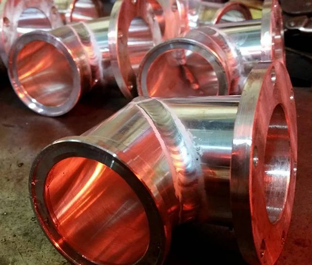 ModernMetalsMag's tweet photo. Been welding a hundred of these up at a time for awhile now during machining... #Aluminum #TIG #TIGWelding #GTAW #FillerKiller #Welding #Welder #Weldor #WeldPorn #MillerElectric #Syncrowave #Fab101 #WeldingsMostWanted 📷: @unusualfabricationllc https://t.co/eB2skCJkjP https://t.co/N2sZqpRSSA