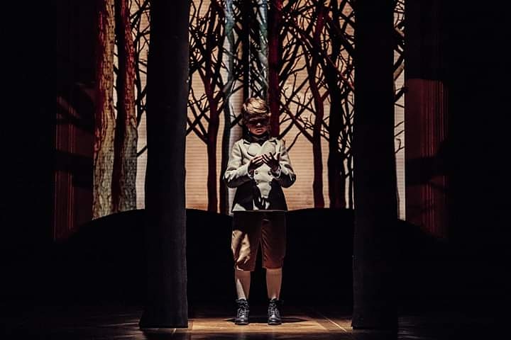 jvernemusical's tweet photo. C'était la dernière séance de 2019...
Maintenant RDV en 2020 ;) 

📸 Stéphane Kerrad
.
.
.
#JulesVerne #JverneMusical #Edouard7 #Paris #ComedieMusicale https://t.co/Xil1kf2nTg