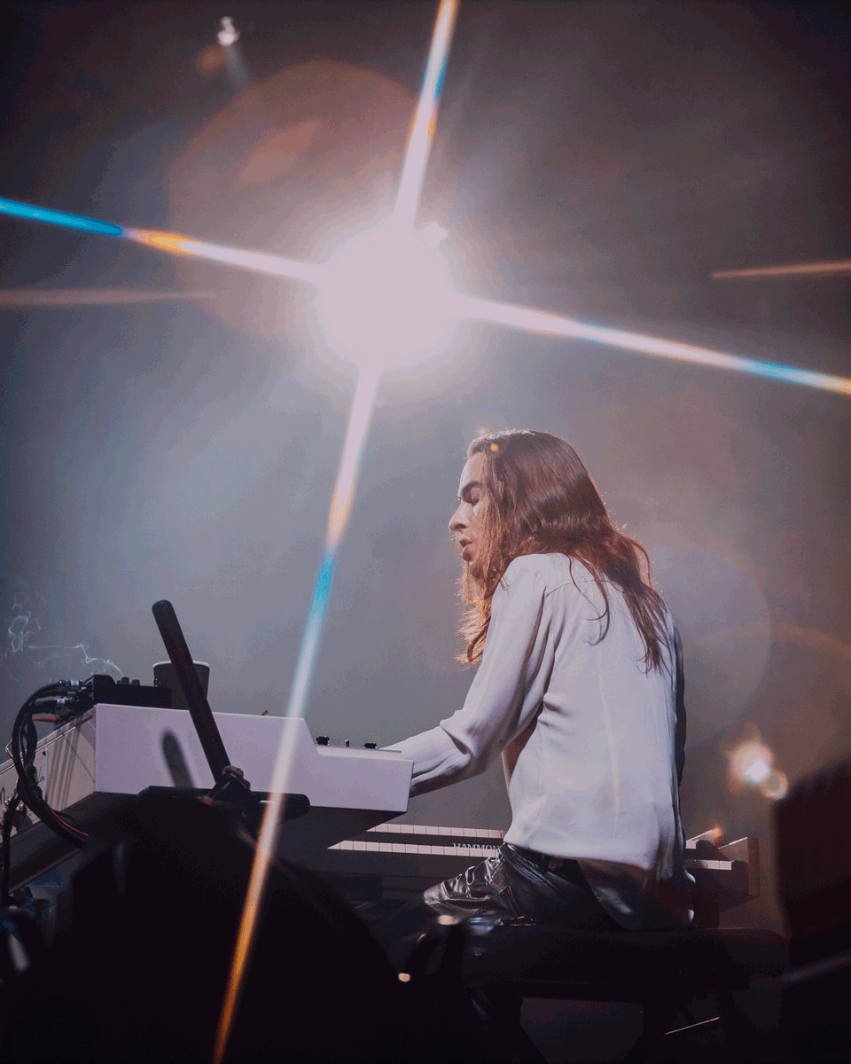 GretaVanFleet's tweet photo. Let's create a night to remember for our last performance this year. https://t.co/KpHxONzQLz
