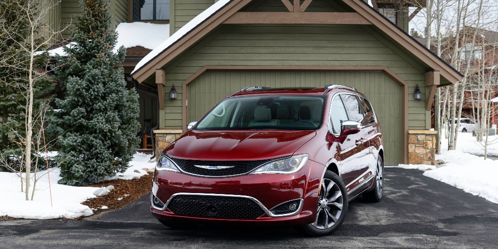 StellantisNA's tweet photo. The family-friendly functionality and sleek, bold design of the @Chrysler #Pacifica is sure to make you the envy of any neighborhood. #MinivanMonday https://t.co/hhAhZZkrgi