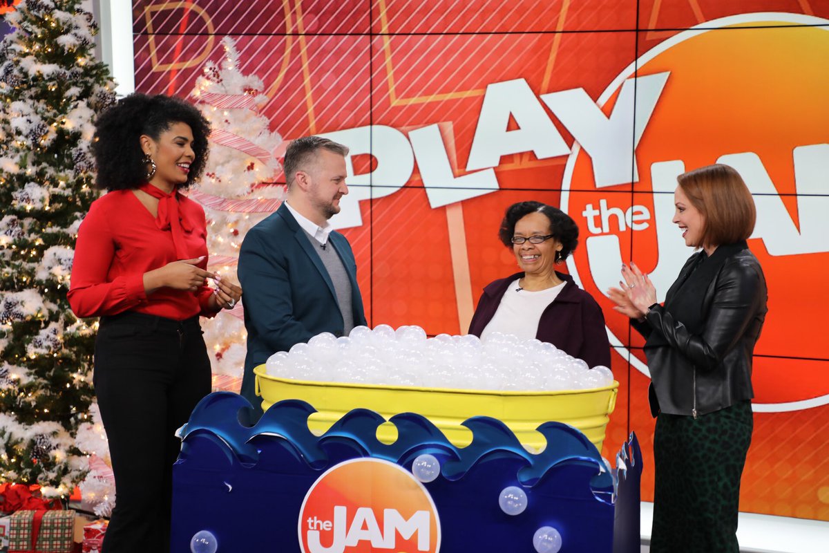 OnTheBlockChi's tweet photo. #2020WillBeTheYearFor meeting more of YOU, our viewers! And while we’re at it, more wins 😏 #PlayTheJam https://t.co/sH6y9O1xTb