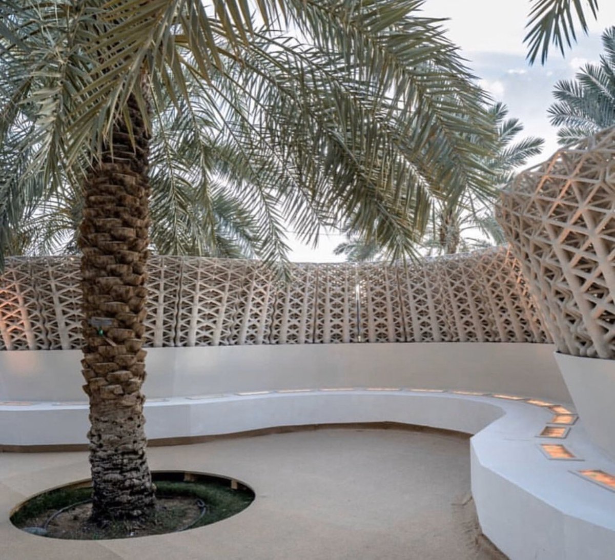 parametricarch's tweet photo. #SandWaves is a modular urban installation 3d printed with sand and furan resin by Chris Precht and Mamoumani in Riyadh, Saudi Arabia.
Architect: Studioprecht - Mamoumani 
In a collaboration with: Designlabexperience
Engineered by: Formatengineers
Photos by: İlcontephotography https://t.co/4vGMZnpb73