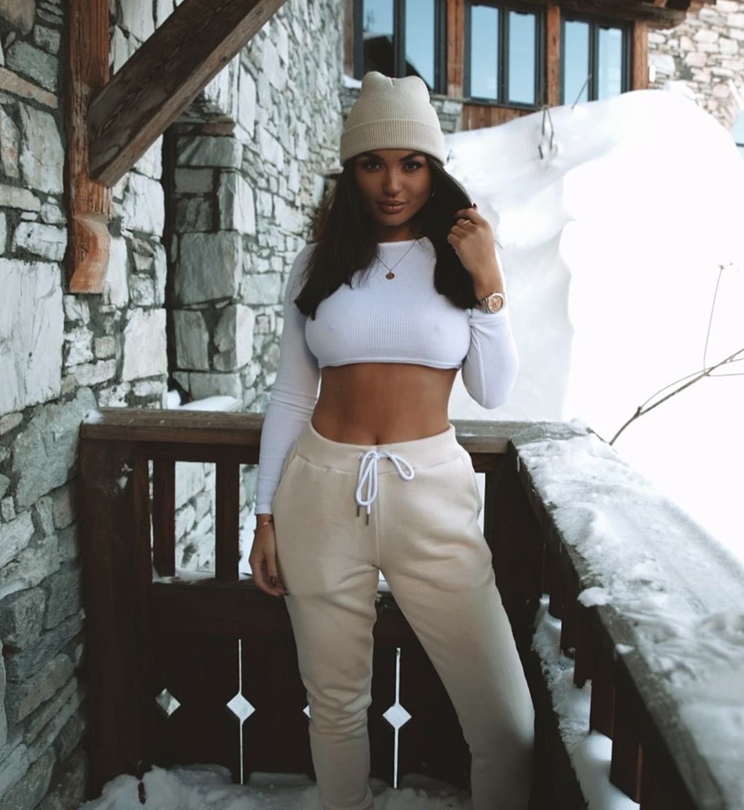 Still the <a href="/HKWUnderground/">U N D E R G R O U N D</a> TAPOUT Champion and tonight me and <a href="/EmiYamamoto1/">Emi Yamamoto</a> have got those <a href="/RoseCityFed/">Rose City Wrestling</a> tag titles to defend 😘