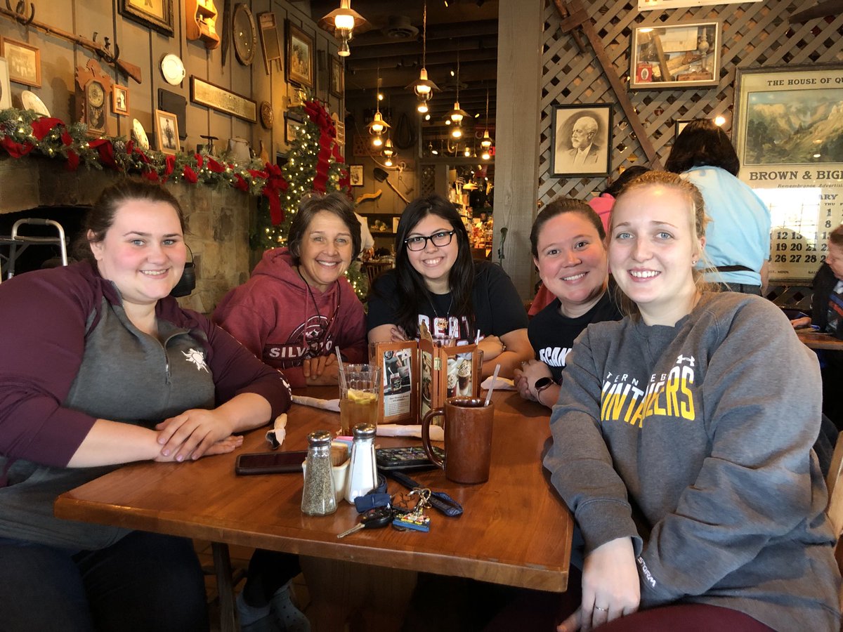 JASwanson4th's tweet photo. The new PV3 brunch after helping our new friend set up her room. #pvlionpride #ecproud https://t.co/P7Ht8eNPUq