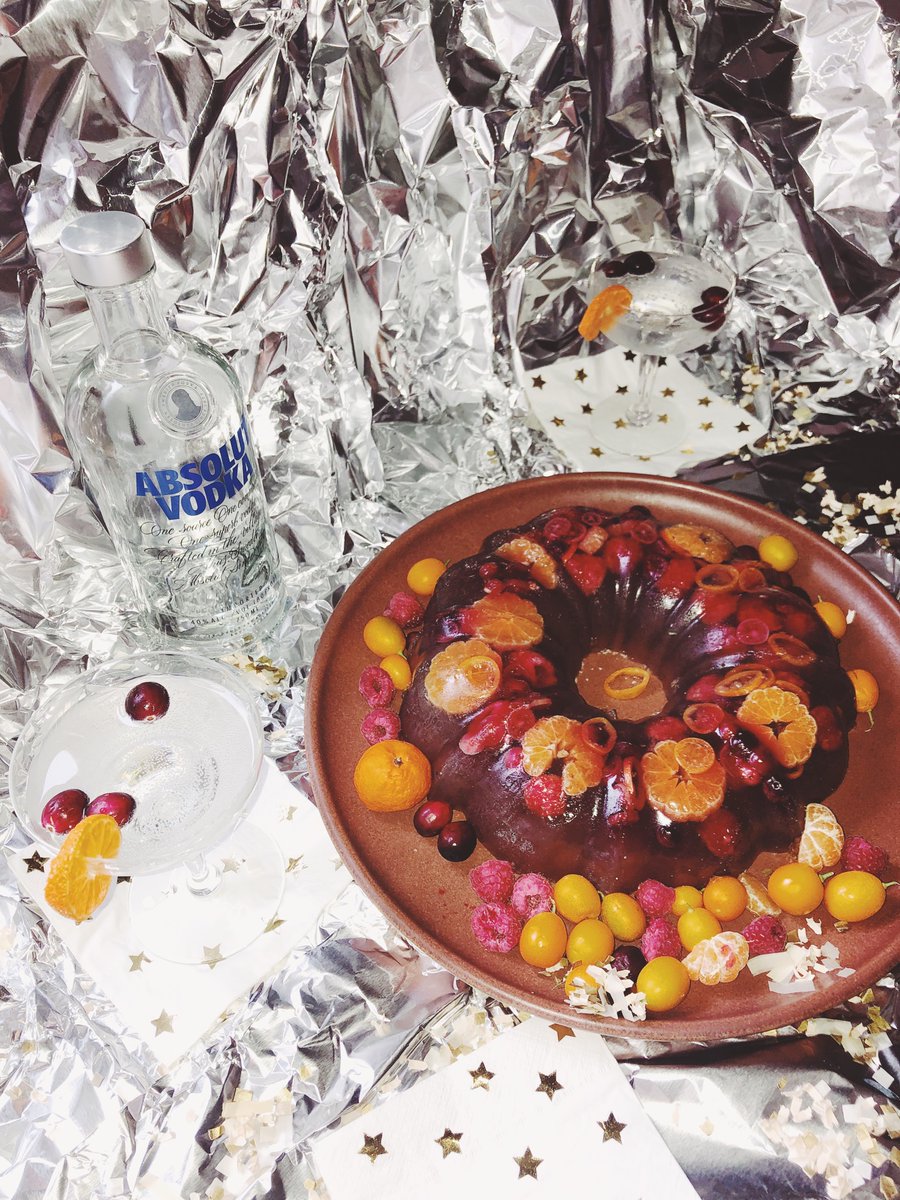 To celebrate New Years with extra sparkle, I felt inspired by bursting fruit and @absolutvodka_US to make this fun jolly jelly cake. I can’t wait to bring it over to my friends' place to help ring in the #newyear with my chosen family. #absolutpartner