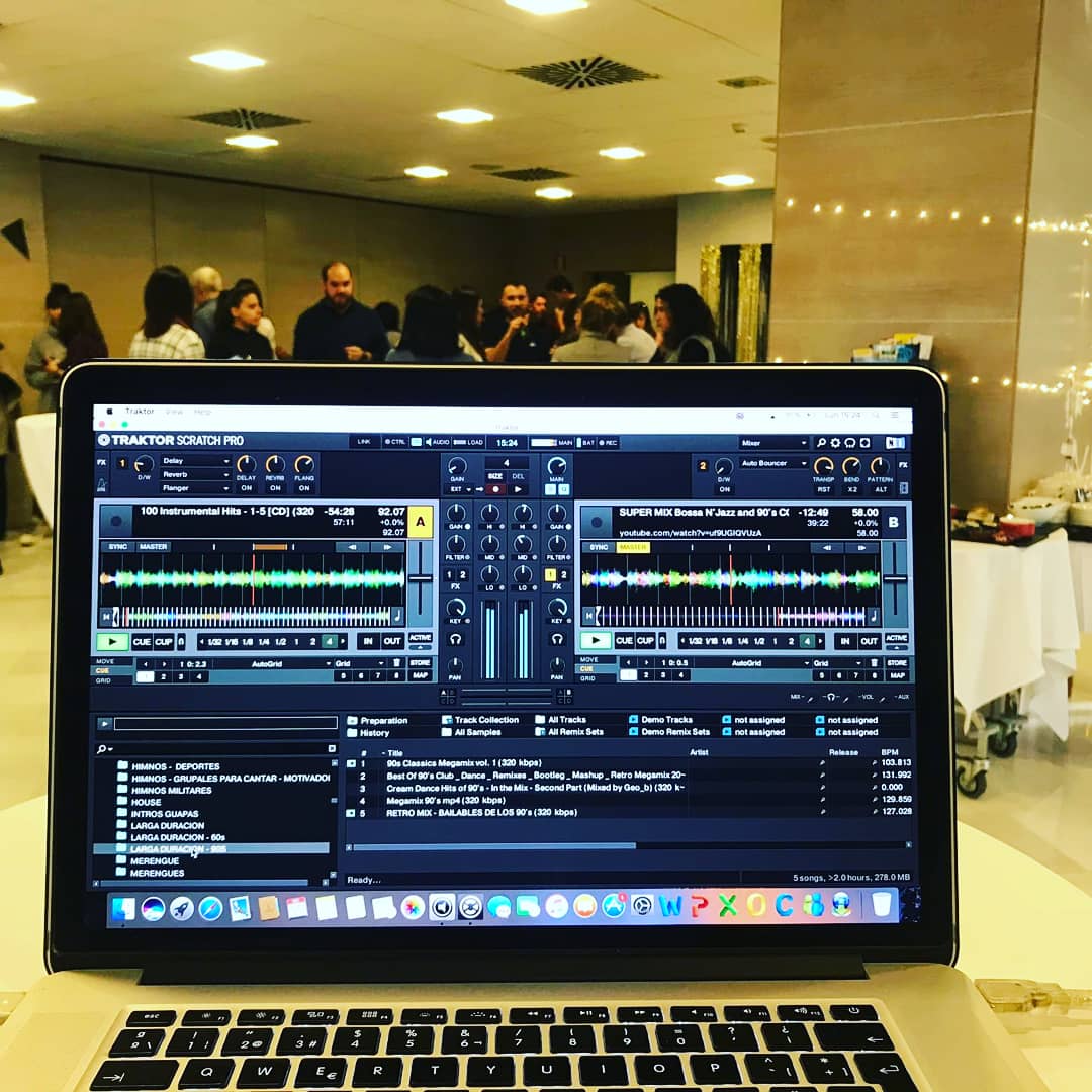 Globality_Sprts's tweet photo. Y después de sonorizar el coktail de la comida de empresa del Grupo Hotel Nh, va siendo hora de empezar la barra libre y darle un poquito de volumen a la fiesta... eeeempeeeezaaamooooss!!! https://t.co/cpyhtZZQSz