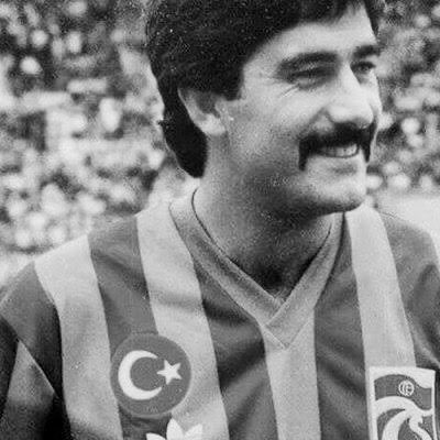 61Tortuga's tweet photo. +Hocam kadro yok
Kurulur
+Hocam para yok
Halledilir
+Hocam topçular oynamıyor
Oynatılır
+sağolun hocam iyi günler beni çok kırdınız https://t.co/ouxz4XHzXf