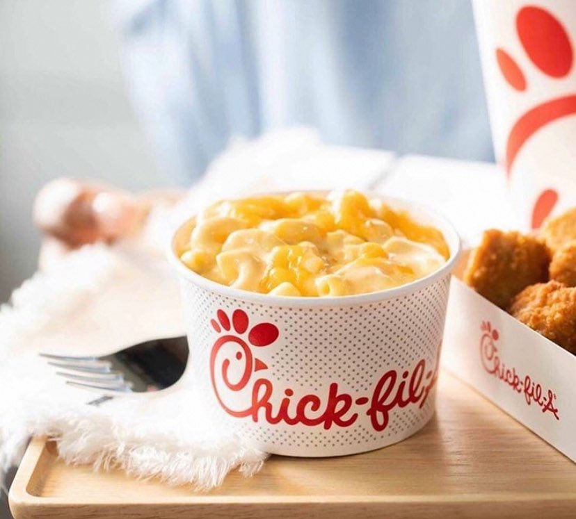 cfadixiehighway's tweet photo. Who else is cheesin’ over our Mac and Cheese?🧀
.
.
.
.
#cfadixie #chickfla #chickfilamacandcheese #chicken #louisville #catering #newyearseve https://t.co/fqynFXl4t8
