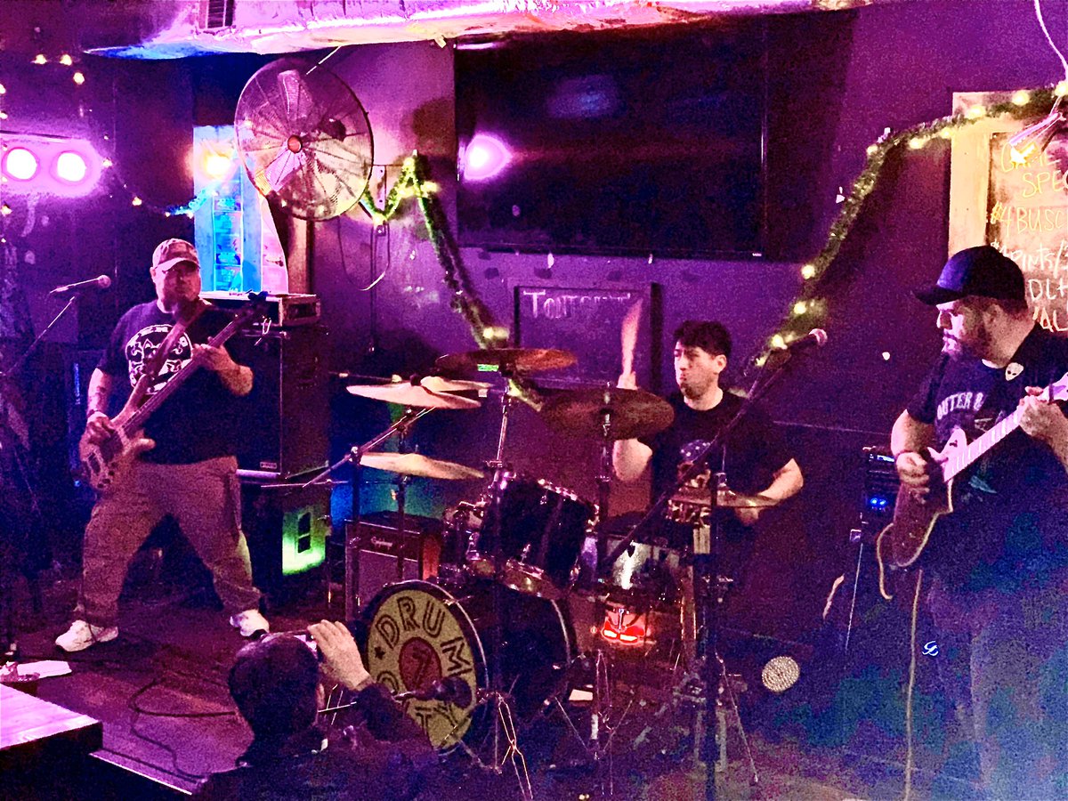 ratonrockero's tweet photo. Empezamos 2020 con #rock Local de nuestro #HorasRockeras #Festival y los ganadores de el disco del año @agoraphobiaband @fournoses también #MonaSpeaksMountains #Sentius #PerroSombra #NOE #NoDeadMonsters 10pmE 94.3Fm y @TakomaRadio .org #RockenEspañol con @ratonrockero #metal https://t.co/jzWaruXyLJ