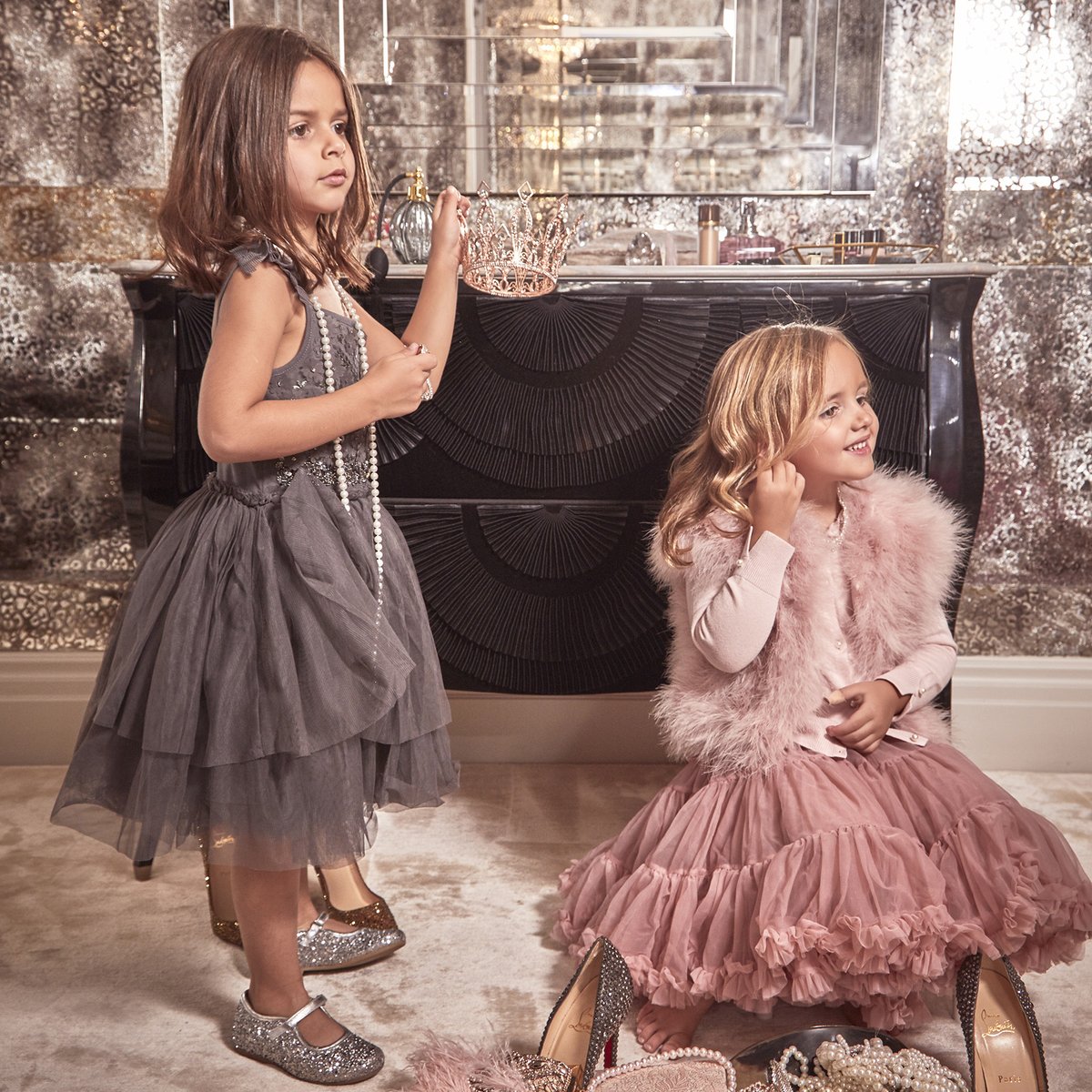 2020 is just around the corner... ✨
How will your family celebrate the New Year?
Share your New Year traditions in the comments below.

#fifiandfriends #nye2019 #familytime