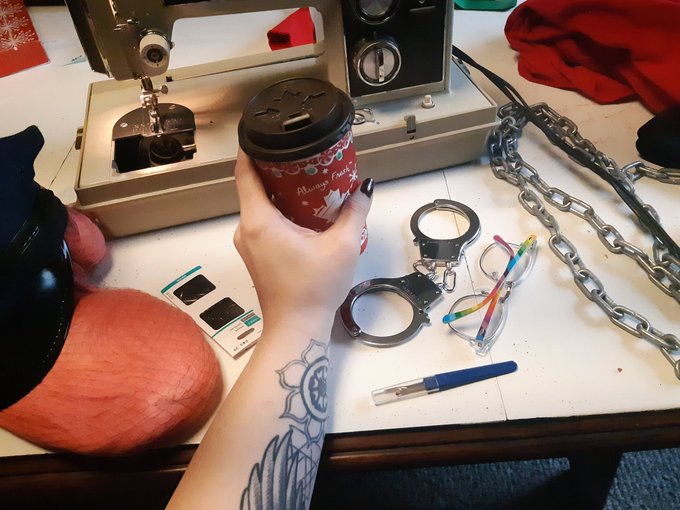Putting together the final stitches for my Poison cosplay ^-^ can't wait to show it off @MAGFest with<a href="/tag/netflix"class="tags"><span>#netflix</span></a>