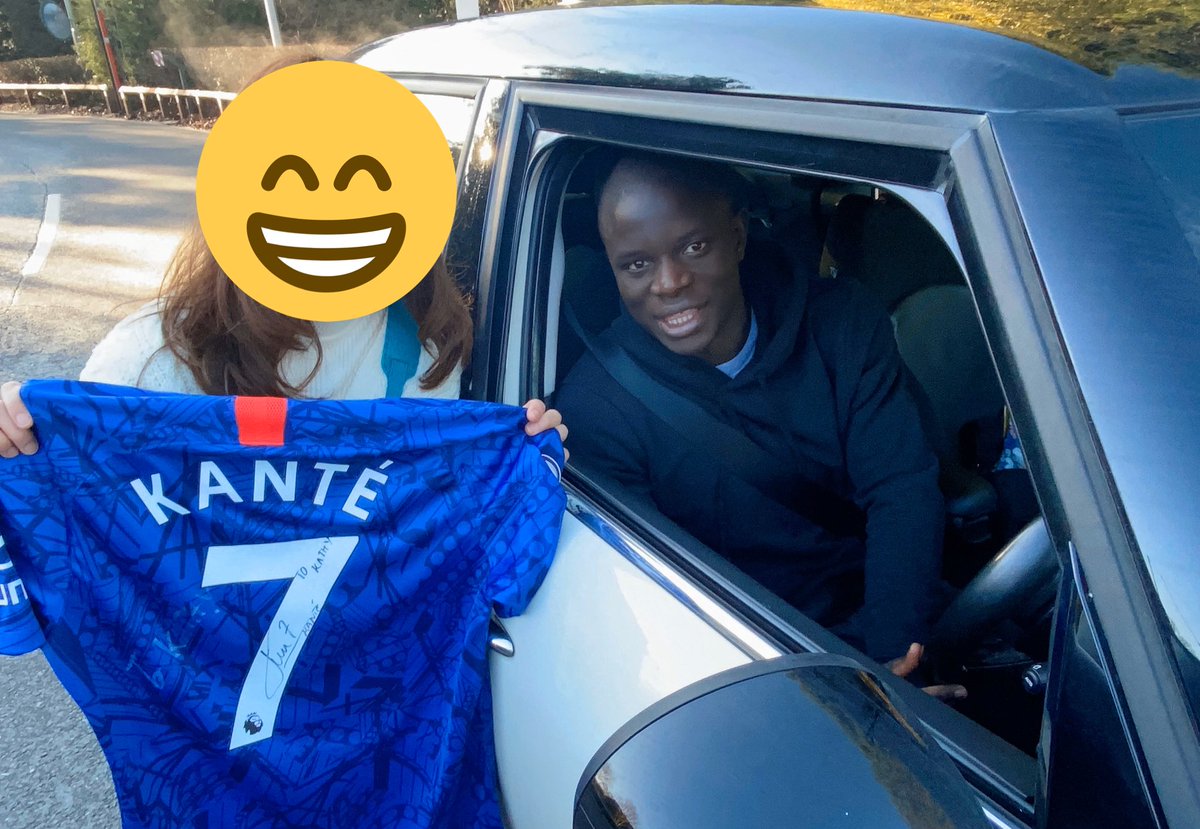kathyc0113's tweet photo. What a day!  I really can’t believe 💙 
I’ve got ten players, Lampard and Joe Cole autograph and pics🤩
Thanks God🙏🏻 https://t.co/UmlaB3vHkj