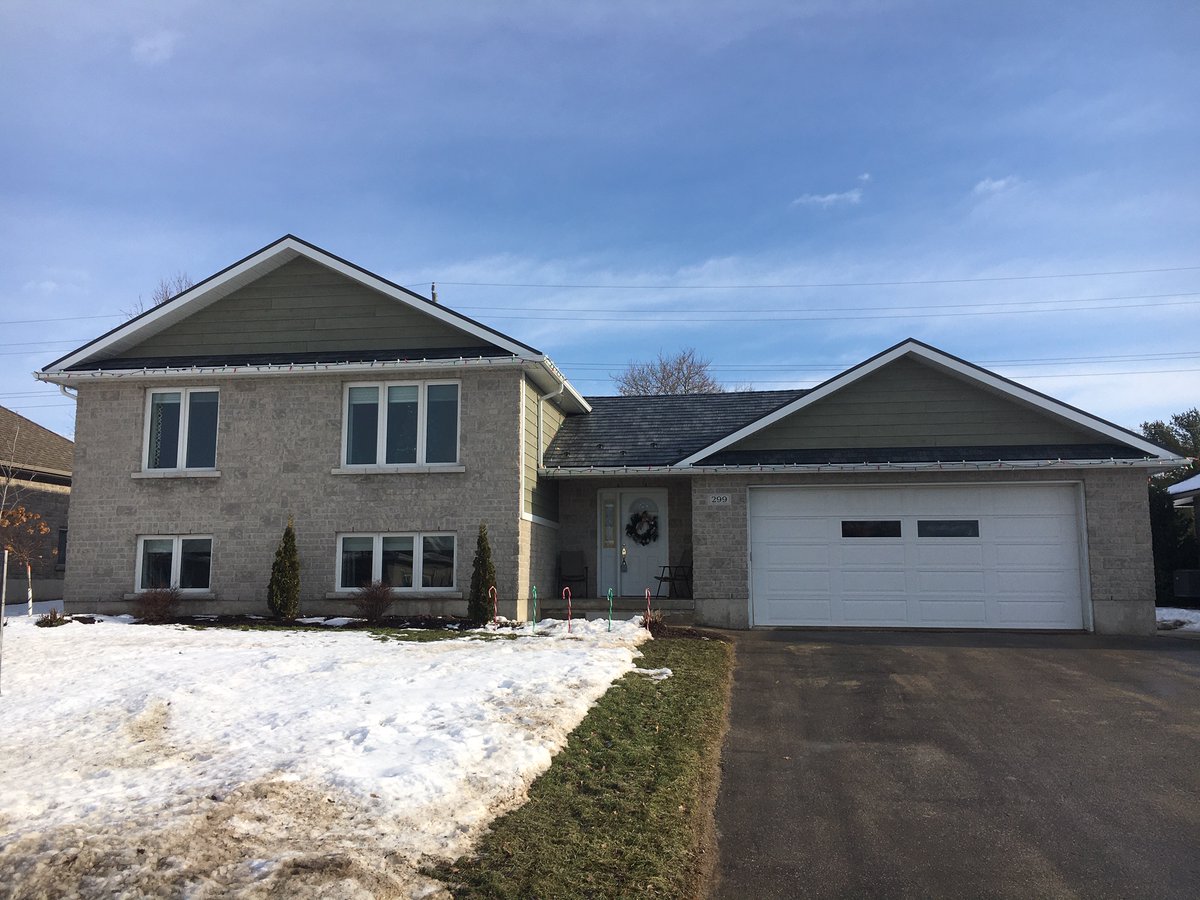 WalkertonHomes's tweet photo. New Listing in Walkerton! $519,900
https://t.co/jRkBahcLiq https://t.co/CnKjK3N71b