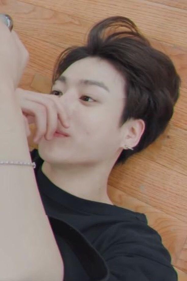 พี่วีนอทดูอะไรอยู่ทำไมไม่สนใจเค้าเลย