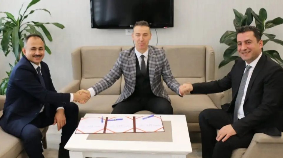 Şehzadeler Şehri Amasya'da, 
Eğitim Şehr-i Amasya sloganı altında,
5132 öğretmenimizle, geleceğimizin teminatı çocuklarımız için 2020 yılında da var gücümüzle çalışacağız.
#egitimsehriAmasya
#2020amasyayaıyıgelecek
<a href="/tcmeb/">Millî Eğitim Bakanlığı</a>
<a href="/ziyaselcuk/">Ziya Selçuk</a>
<a href="/safran1958/">Mustafa SAFRAN</a>
<a href="/ikostereli/">İlker KÖSTERELİOĞLU</a>