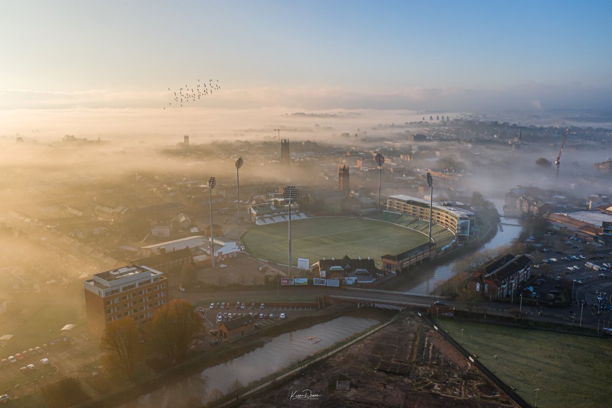 SomersetCCC's tweet photo. 😍😍😍

Breathtaking photo taken of Taunton and the CACG this morning 👏👏

📸 @KeanuDrone 

#WeAreSomerset https://t.co/DvxQAfPTEF