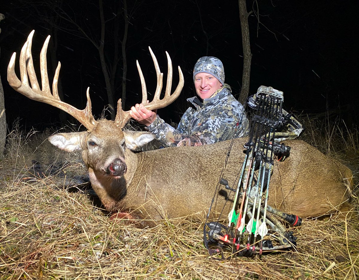 Red Moon and a cold front got this giant up on his feet early yesterday afternoon! Congrats to Ryan Lehmkuhl on a great shot and his biggest buck to date!!! #moonguide #hoytbowhunting #quietkat #ozonicshunting #blackeaglearrows #quityourcrying #maturebuck #deersociety #yeti