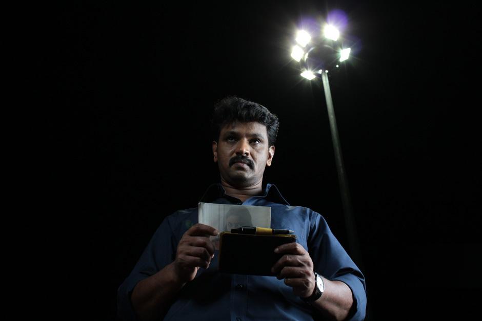 Yudham Sei still stands out for its taut screenplay, the terrific BGM (K) & the gorgeous cinematography (Sathyan Sooryan).Cheran is apt as the Mysskin protagonist who races against time & increasing no. of 'vetta patta kaigal' to find the killers.The nail-cutter fight is  2/n