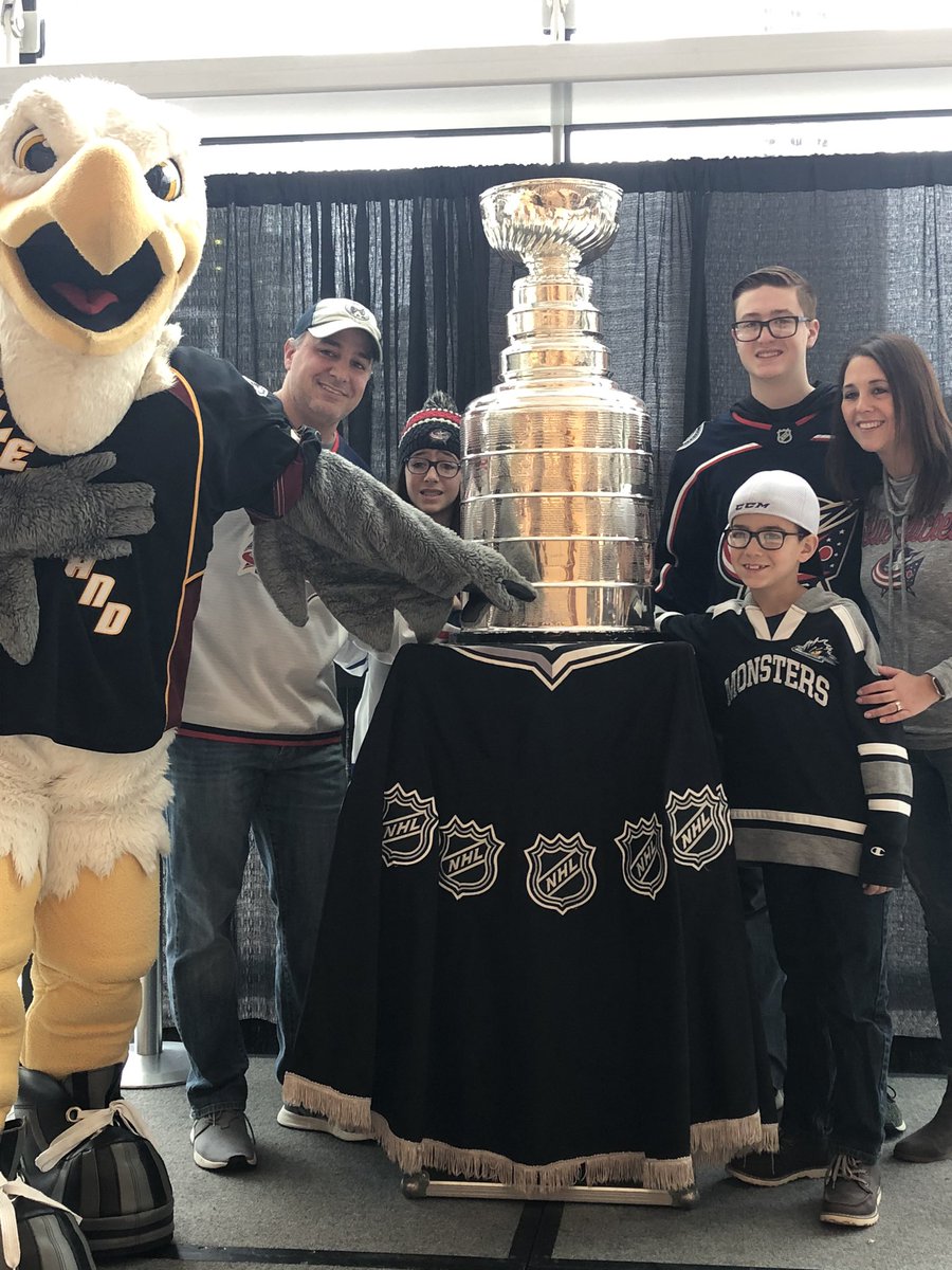 jjvelotta1's tweet photo. Stanley Cup!! #LIGHTTHELAND @monstershockey https://t.co/ePNGhPBcYf