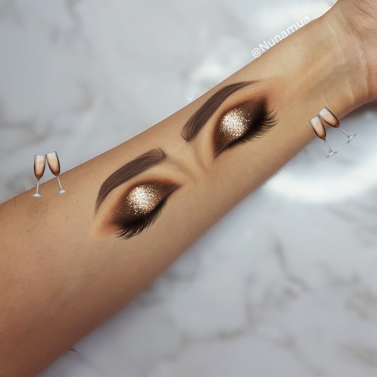 nunamua_'s tweet photo. Which NYE look do you prefer? 🥂

Neutral or colorful glam? 😍 https://t.co/myj4lh2Eqp