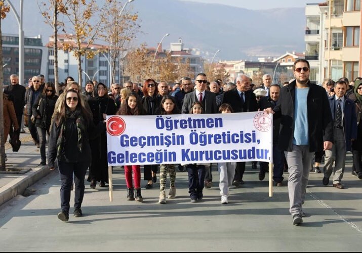Öğretmenine inanan liderlerle yol alacağız... Şehzadeler Şehri Amasya'da öğretmenimizle geleceğimizin teminatı çocuklar için çalışıyoruz.
#eğitimşehriamasya
#güçlüöğretmengüçlügelecek
#2020Amasyayaiyigelecek
<a href="/tcmeb/">Millî Eğitim Bakanlığı</a>
<a href="/ziyaselcuk/">Ziya Selçuk</a>
<a href="/safran1958/">Mustafa SAFRAN</a>
<a href="/DrOsmanVarol/">Dr Osman Varol</a>