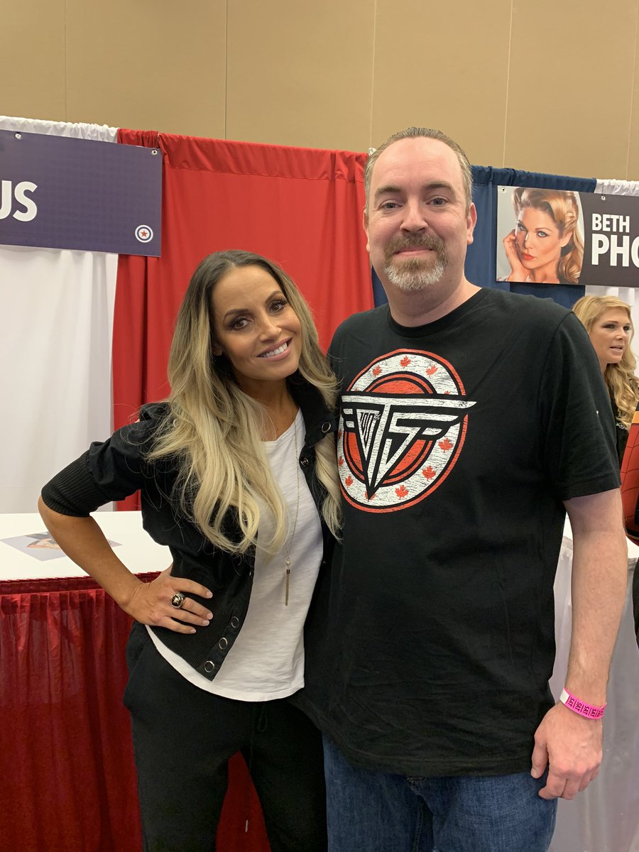 33jhenry's tweet image. #PeopleWhoMadeMy2019 @trishstratuscom @TheBethPhoenix. Such an incredible honor meeting you both. #TheGlamazon #Stratusfaction