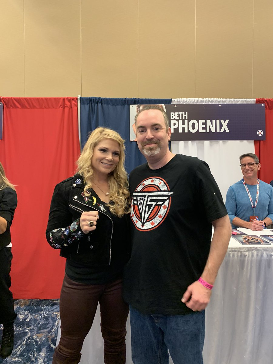 33jhenry's tweet image. #PeopleWhoMadeMy2019 @trishstratuscom @TheBethPhoenix. Such an incredible honor meeting you both. #TheGlamazon #Stratusfaction