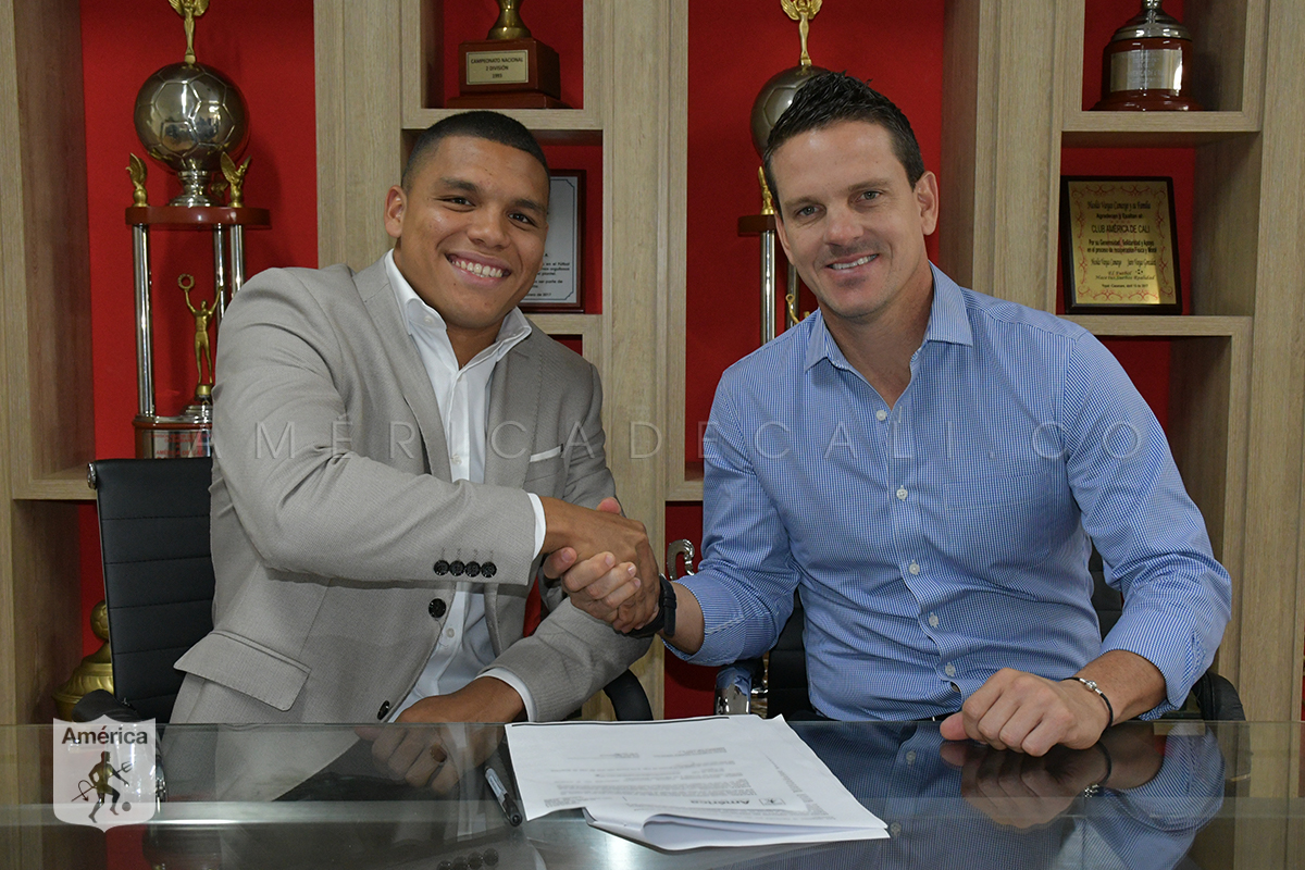 AmericadeCali's tweet photo. 🇻🇪 ¡Joel Graterol se viste de Escarlata! 👹 Le deseamos muchos éxitos a nuestro guardameta vistiendo la camiseta del actual campeón de Colombia. ¡Bienvenido a la familia americana! 🇦🇹 

#SomosEscarlatas https://t.co/p9ZKNbhGOj